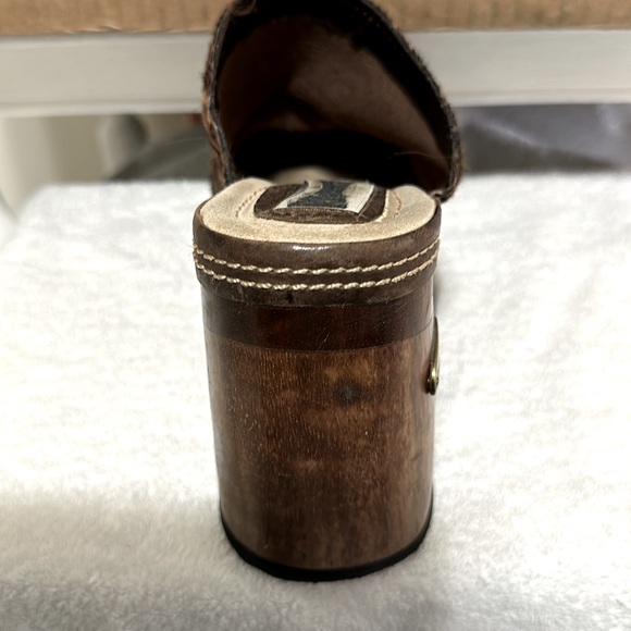 Riverstone size 8 Animal print slip on clogs. - Picture 9 of 11